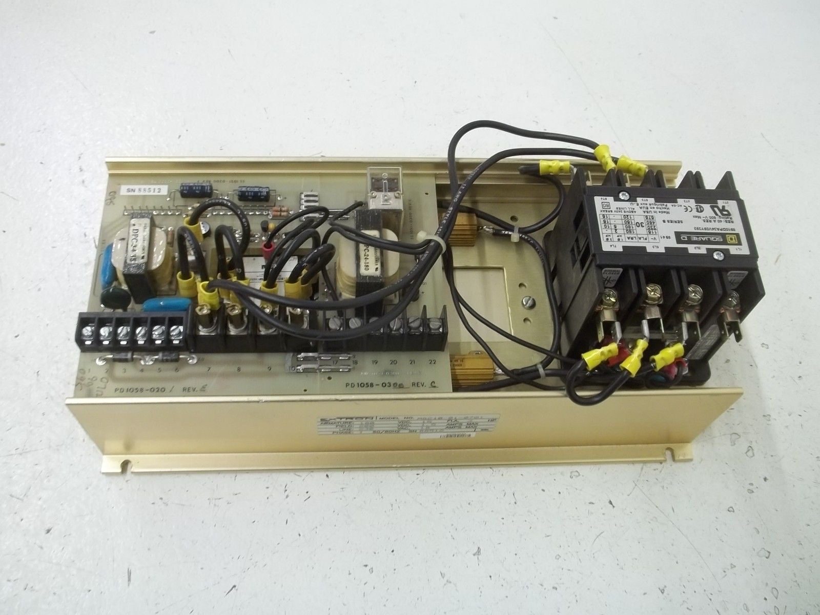 EXTRON M8210-01-0701 DC DRIVE (AS PICTURED)*USED*
