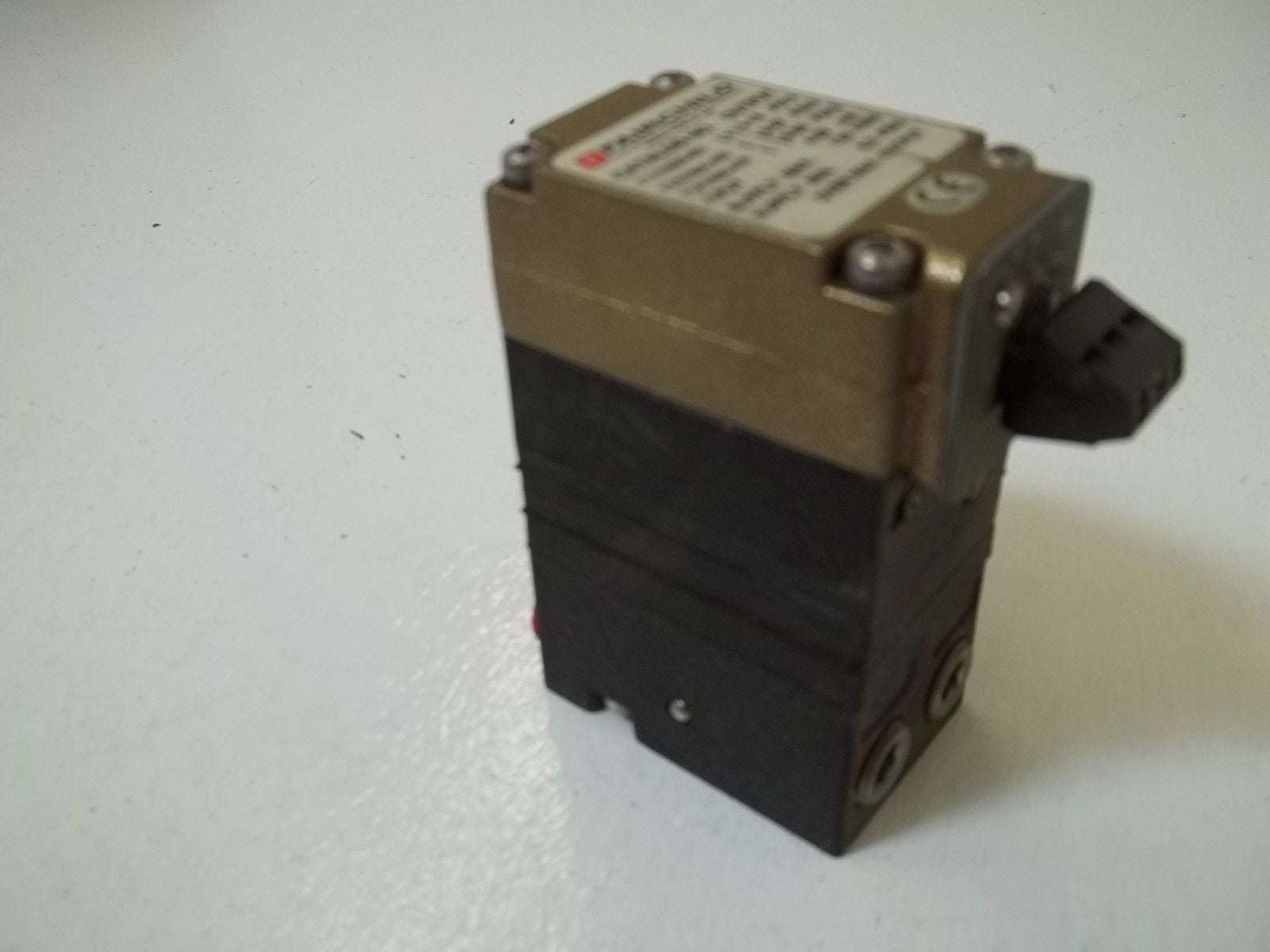 FAIRCHILD TTFI7800-401 PNEUMATIC TRANSDUCER 3-15 PSIG *USED*