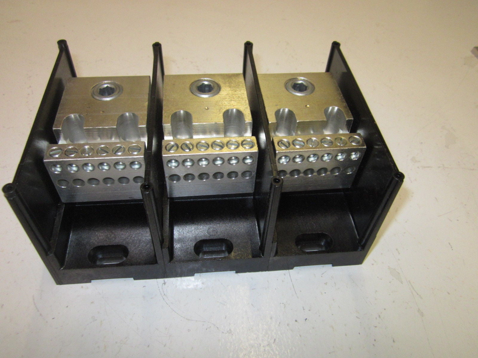 FERRAZ SHAWMUT 68083 3 POLE 600V *NEW IN BOX*