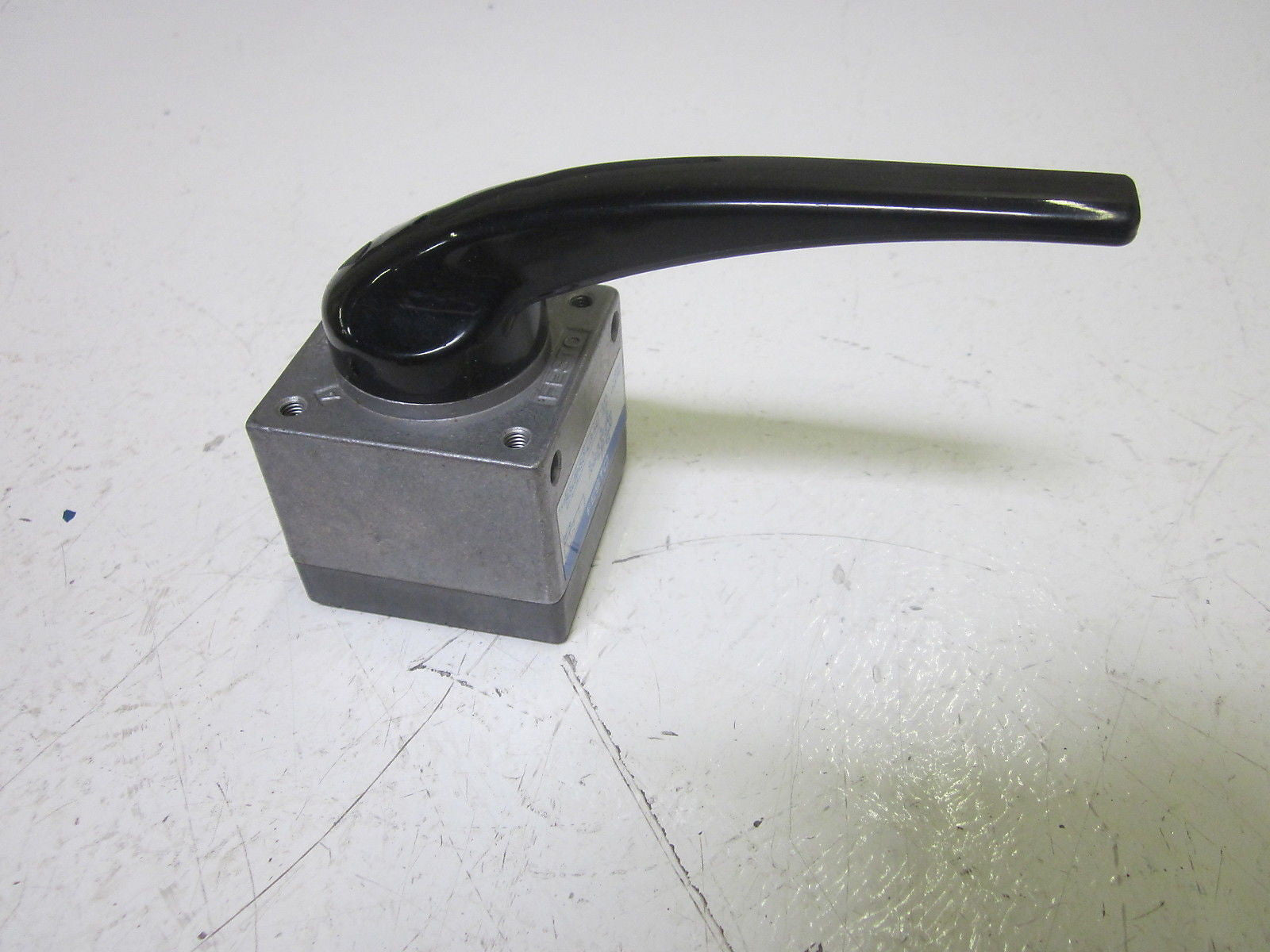 FESTO 9340-HS0-4/3-1/4 HAND OPERATED VALVE *USED*
