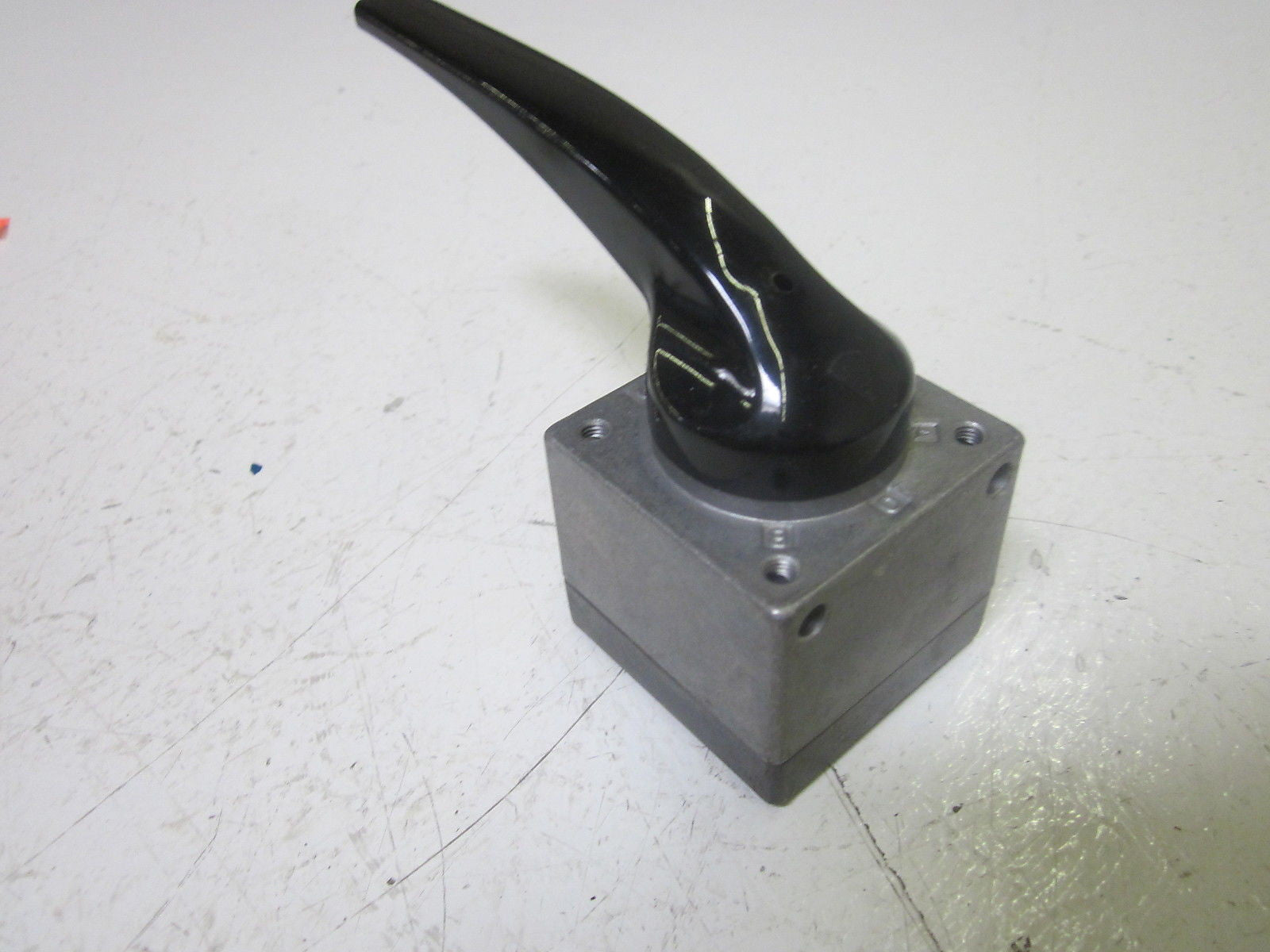 FESTO 9340-HS0-4/3-1/4 HAND OPERATED VALVE *USED*