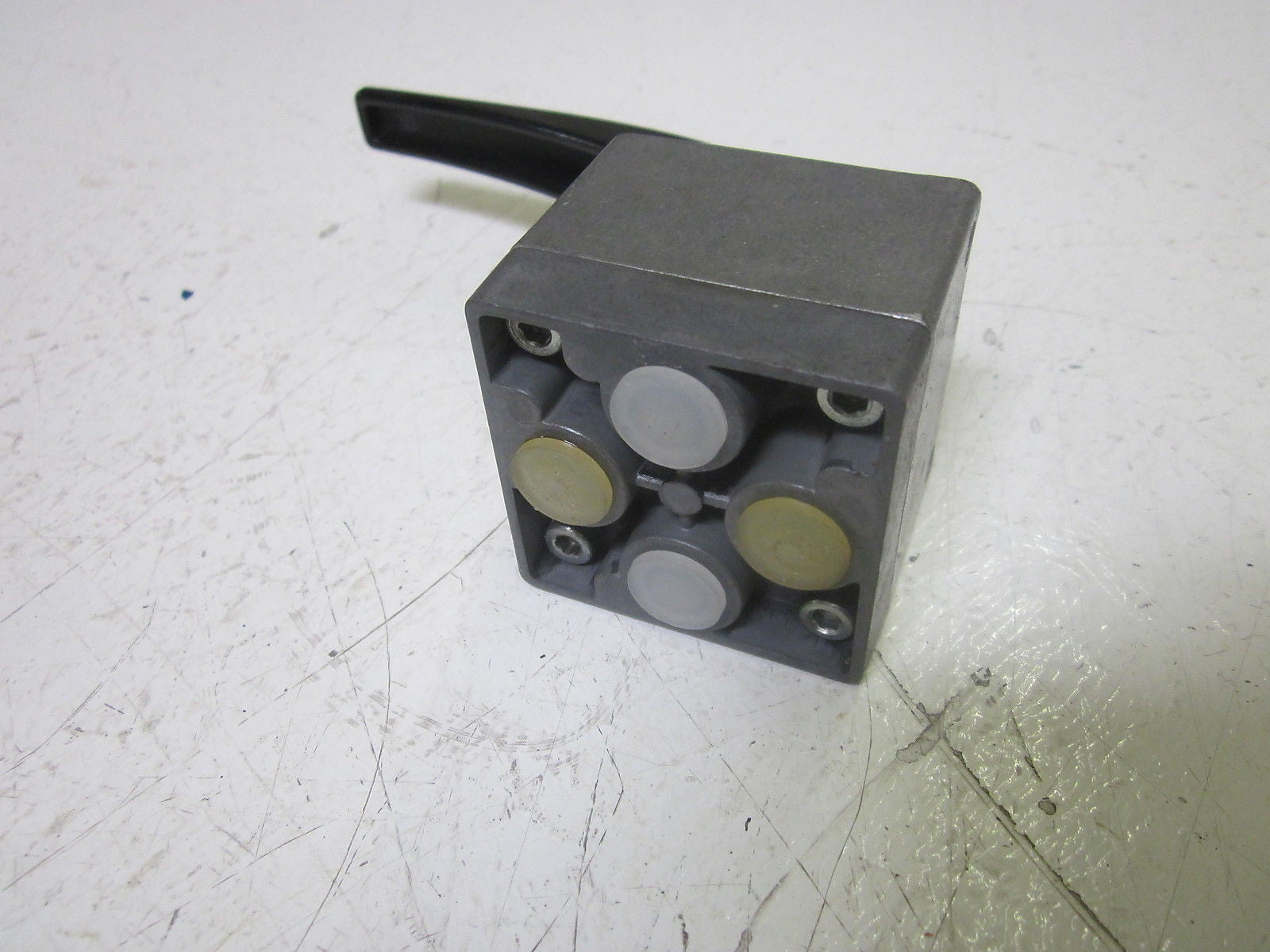 FESTO 9340-HS0-4/3-1/4 HAND OPERATED VALVE *USED*