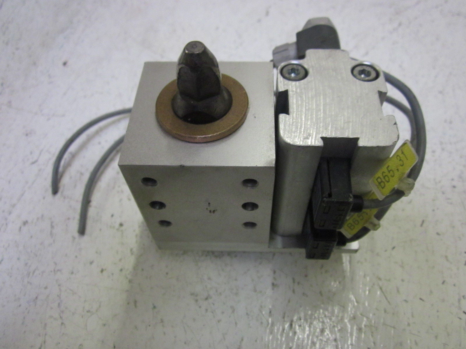FESTO ADV-25-25-A PNEUMATIC CYLINDER *USED*