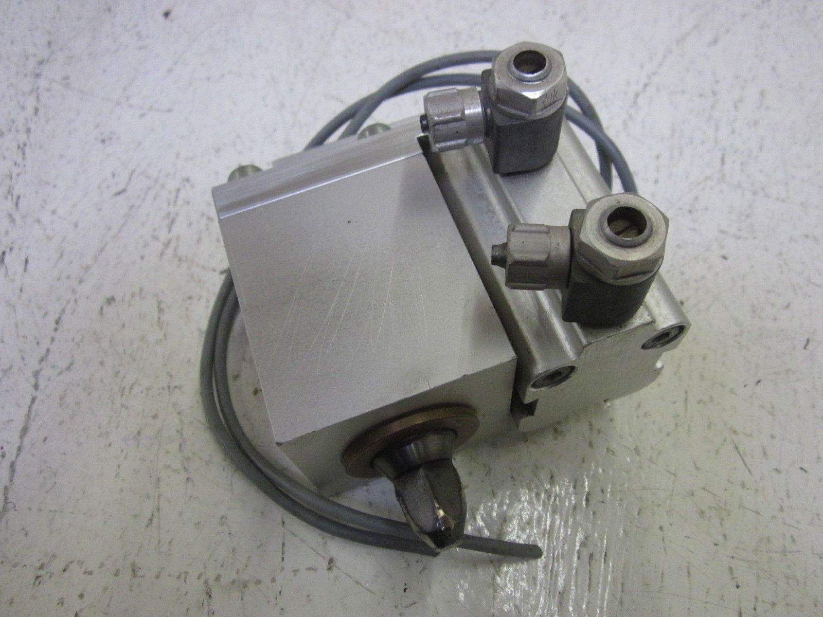 FESTO ADV-25-25-A PNEUMATIC CYLINDER *USED*