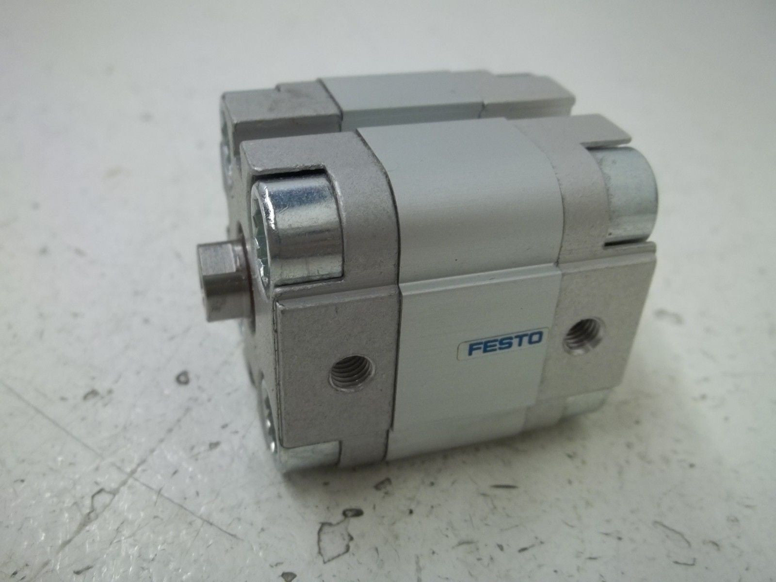FESTO ADVU-25-5-P-A SHORT-STROKE CYLINDER *NEW IN BOX*