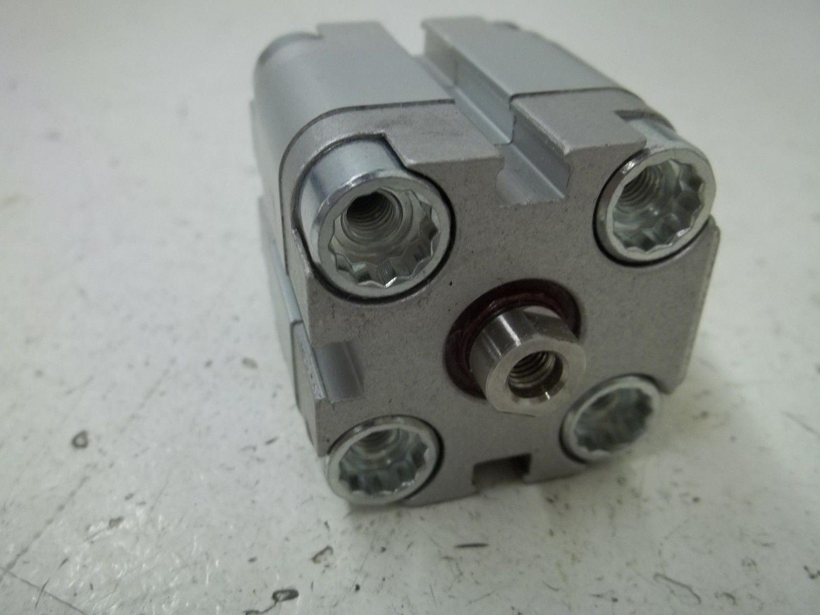 FESTO ADVU-25-5-P-A SHORT-STROKE CYLINDER *NEW IN BOX*