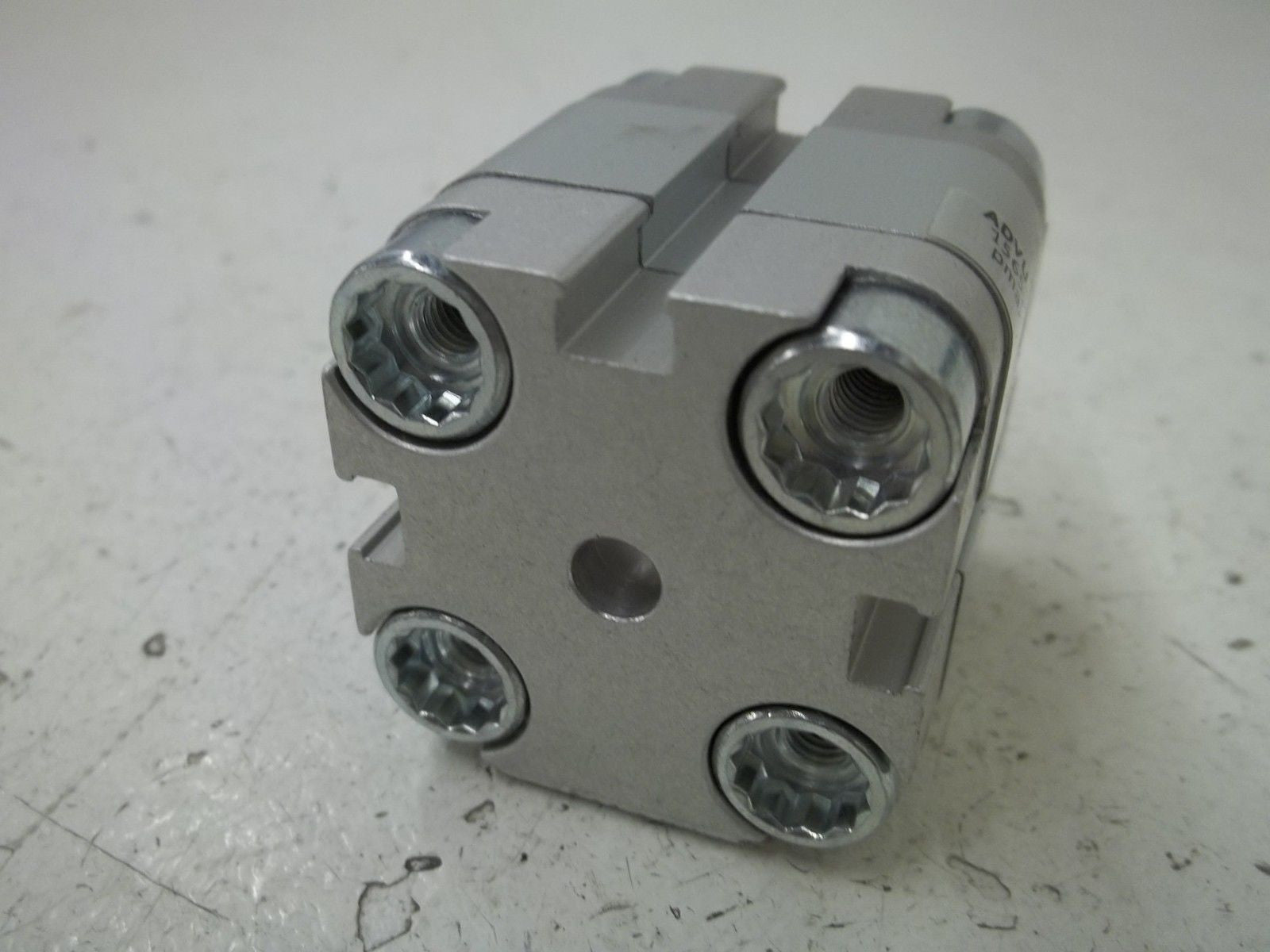 FESTO ADVU-25-5-P-A SHORT-STROKE CYLINDER *NEW IN BOX*