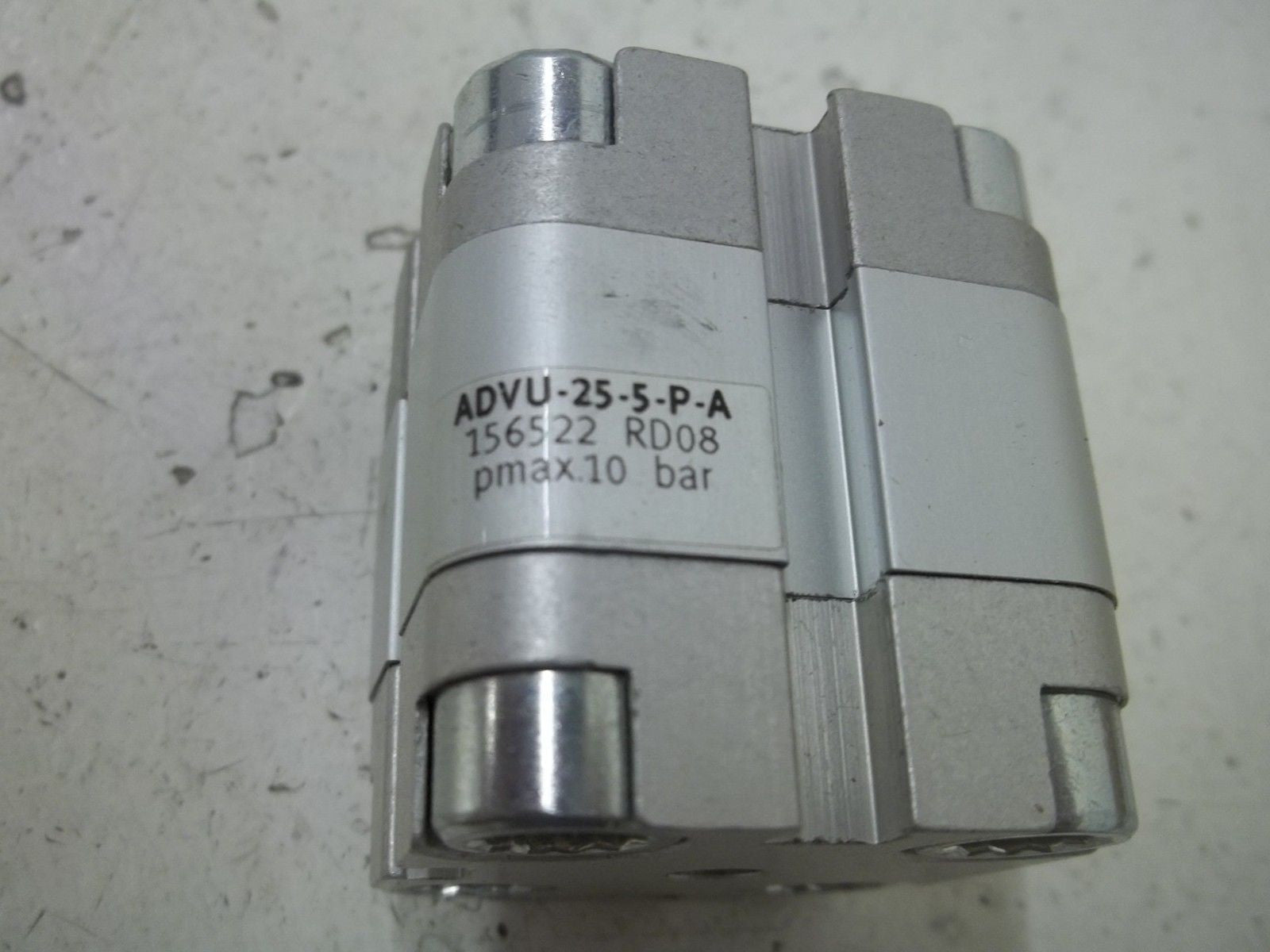 FESTO ADVU-25-5-P-A SHORT-STROKE CYLINDER *NEW IN BOX*