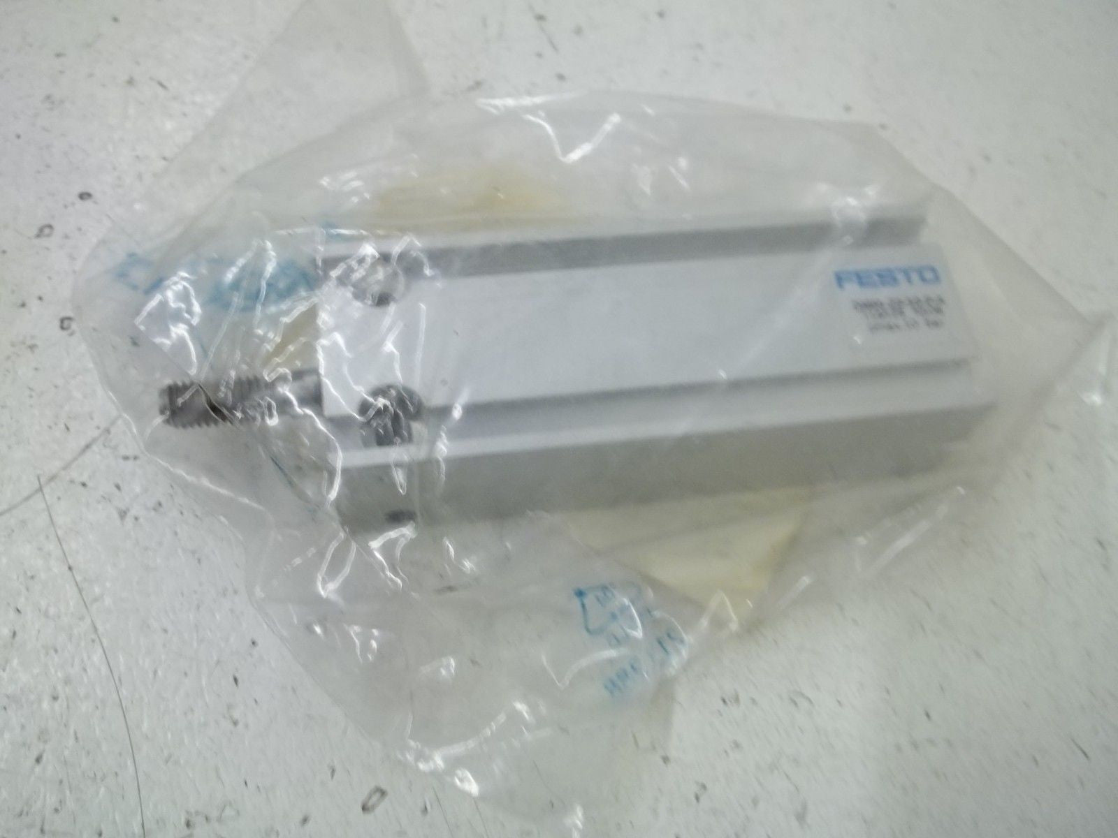 FESTO DMM-20-50-P-A PNEUMATIC CYLINDER *NEW IN A FACTORY BAG*