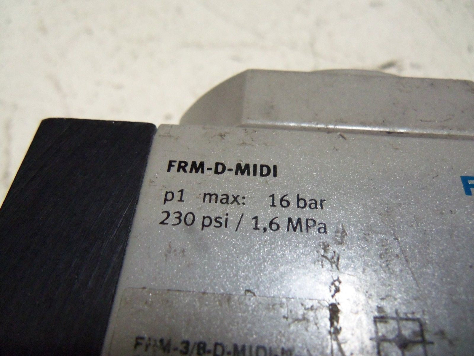 FESTO FRM-D-MIDI DISTRIBUTION BLOCK  *USED*