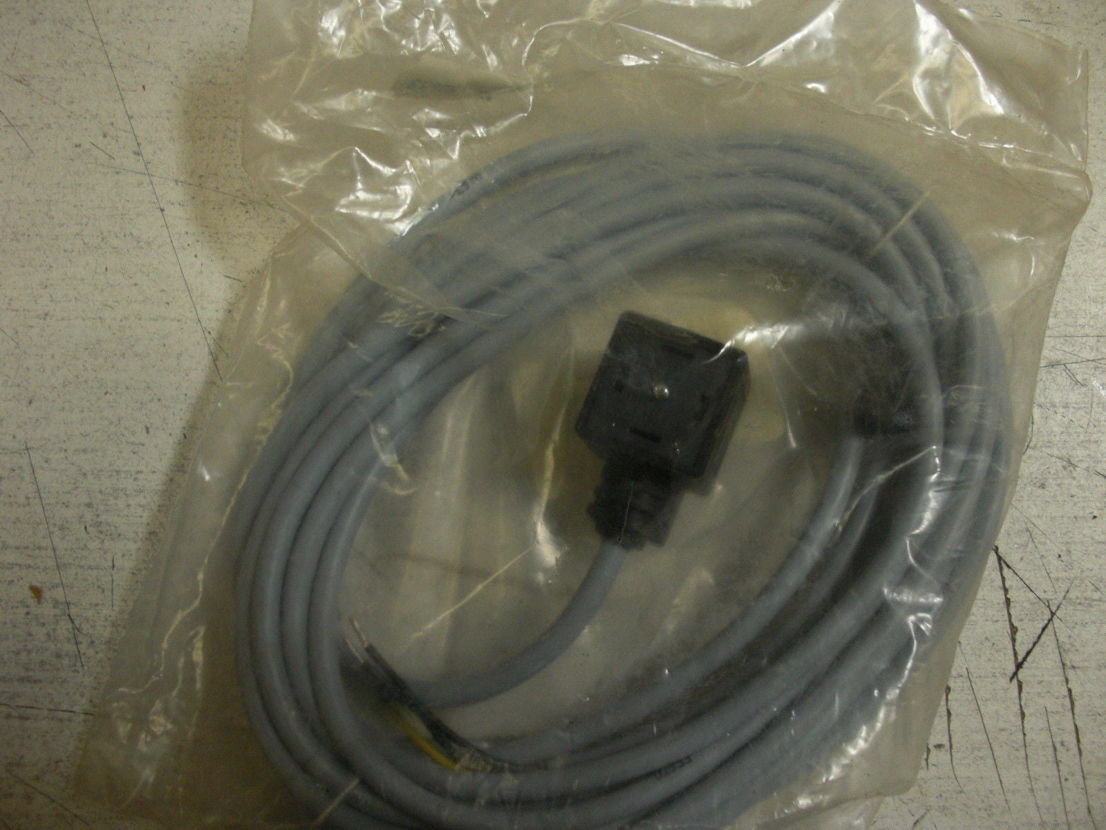 FESTO KMC-1-24-5-LED SOLENOID PLUG SOCKET *NEW IN FACTORY BAG*