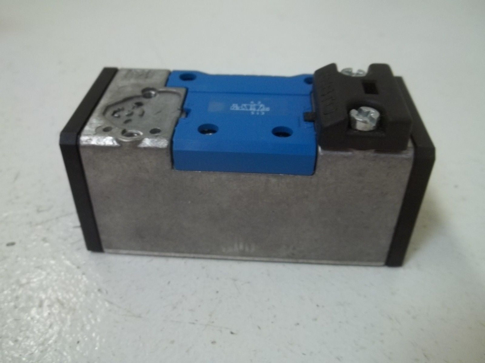 FESTO MN1H-5/2-D-1-C SOLENOID VALVE *NEW IN BOX*
