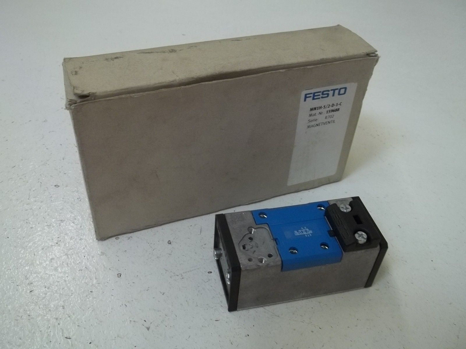 FESTO MN1H-5/2-D-1-C SOLENOID VALVE *NEW IN BOX*