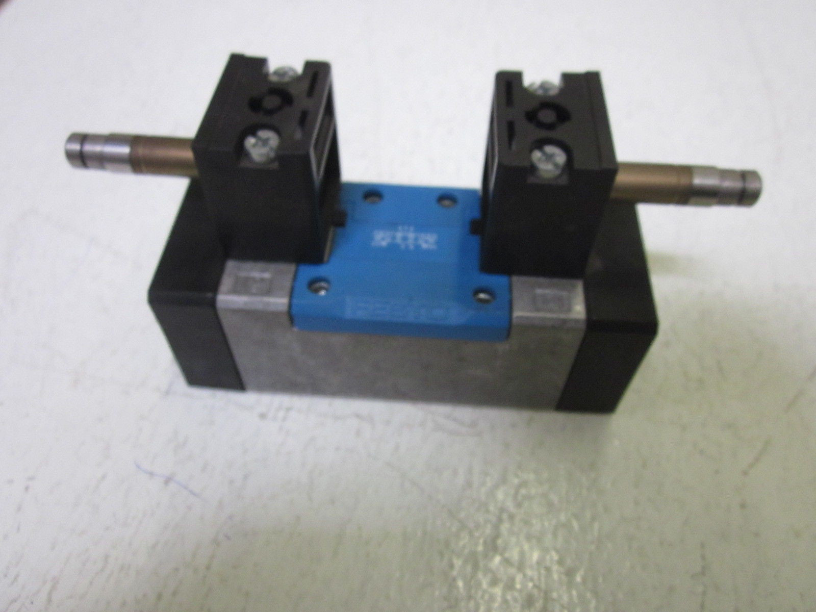 FESTO MNQH-5/3E-D-1-C SOLENOID VALVE *NEW NO BOX*