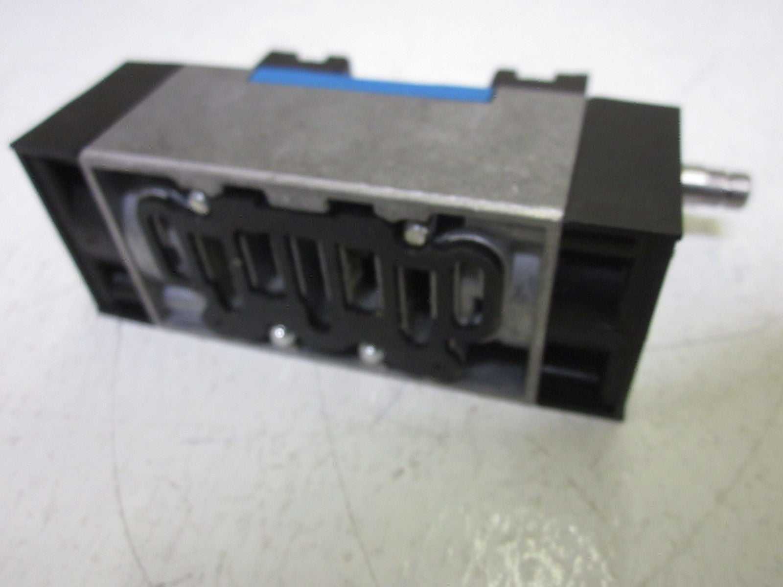 FESTO MNQH-5/3E-D-1-C SOLENOID VALVE *NEW NO BOX*