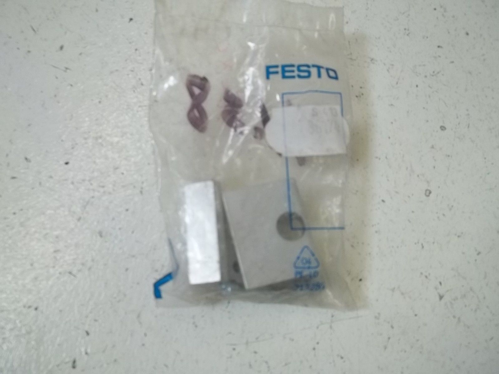 FESTO SMBU-2B MOUNTING KIT * NEW IN A FACTORY BAG *