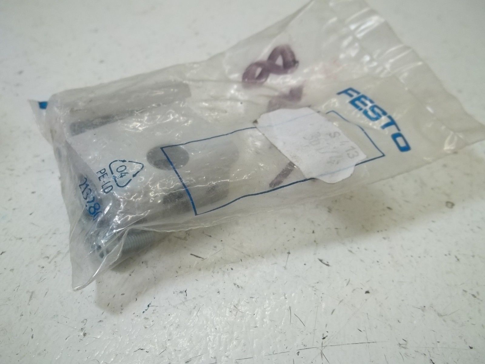 FESTO SMBU-2B MOUNTING KIT * NEW IN A FACTORY BAG *