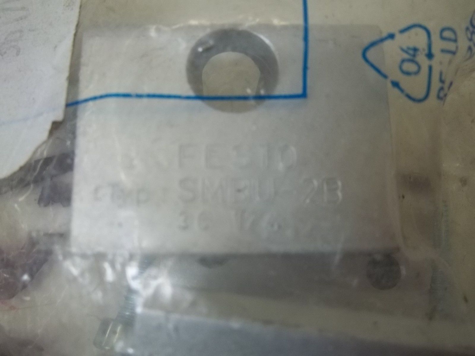 FESTO SMBU-2B MOUNTING KIT * NEW IN A FACTORY BAG *