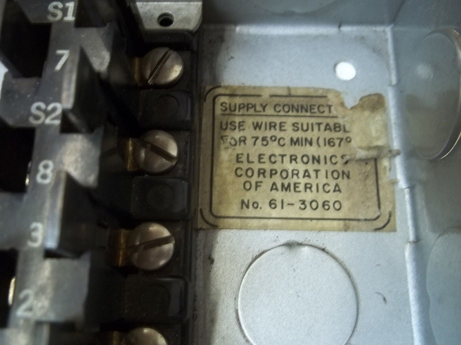 FIREYE 61-3060 CLOSED WIRING BASE SURFACE MOUNT *USED*