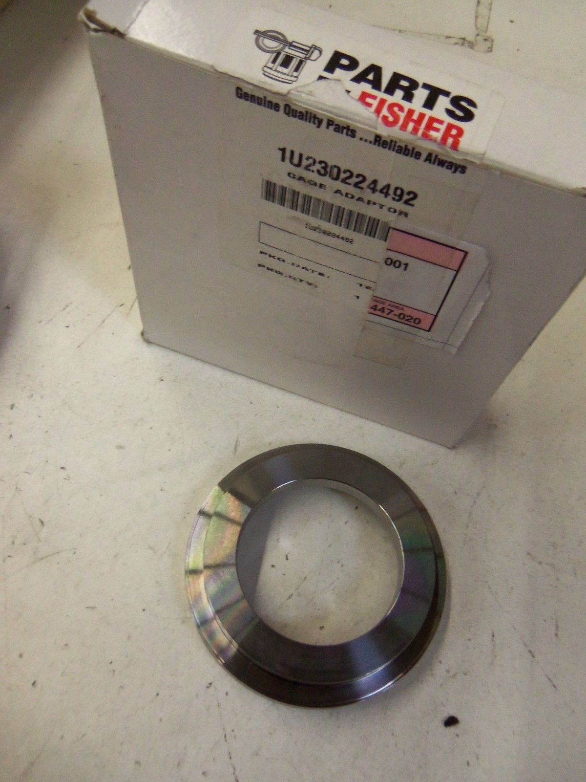 FISHER 1U230224492 CAGE ADAPTOR *NEW IN BOX*