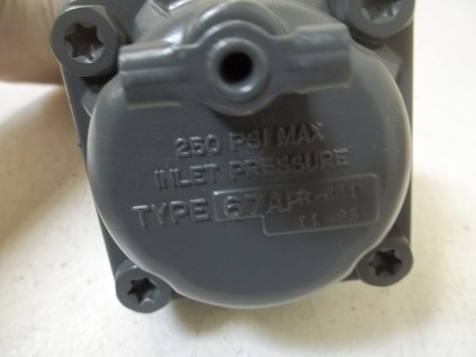 FISHER 67AFR/221 FILTER REGULATOR *NEW IN BOX*