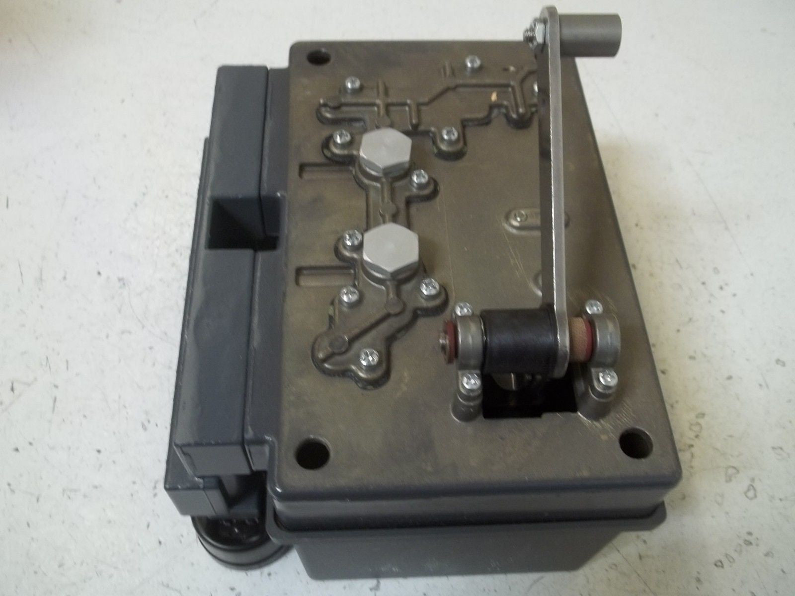FISHER SERIES 3600 VALVE  POSITIONER *NEW IN BOX*
