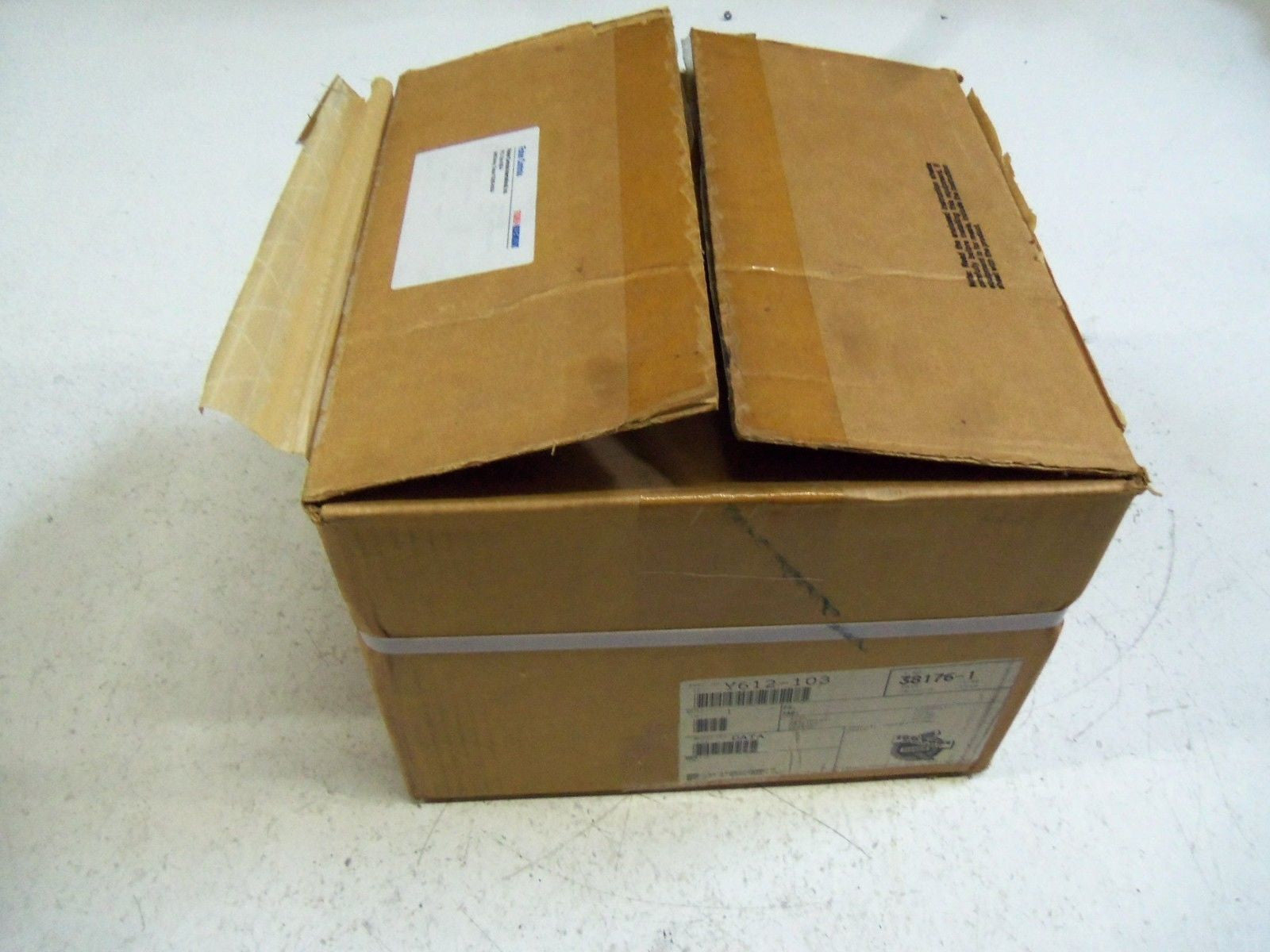 FISHER Y612-103 PUMP *NEW IN BOX*