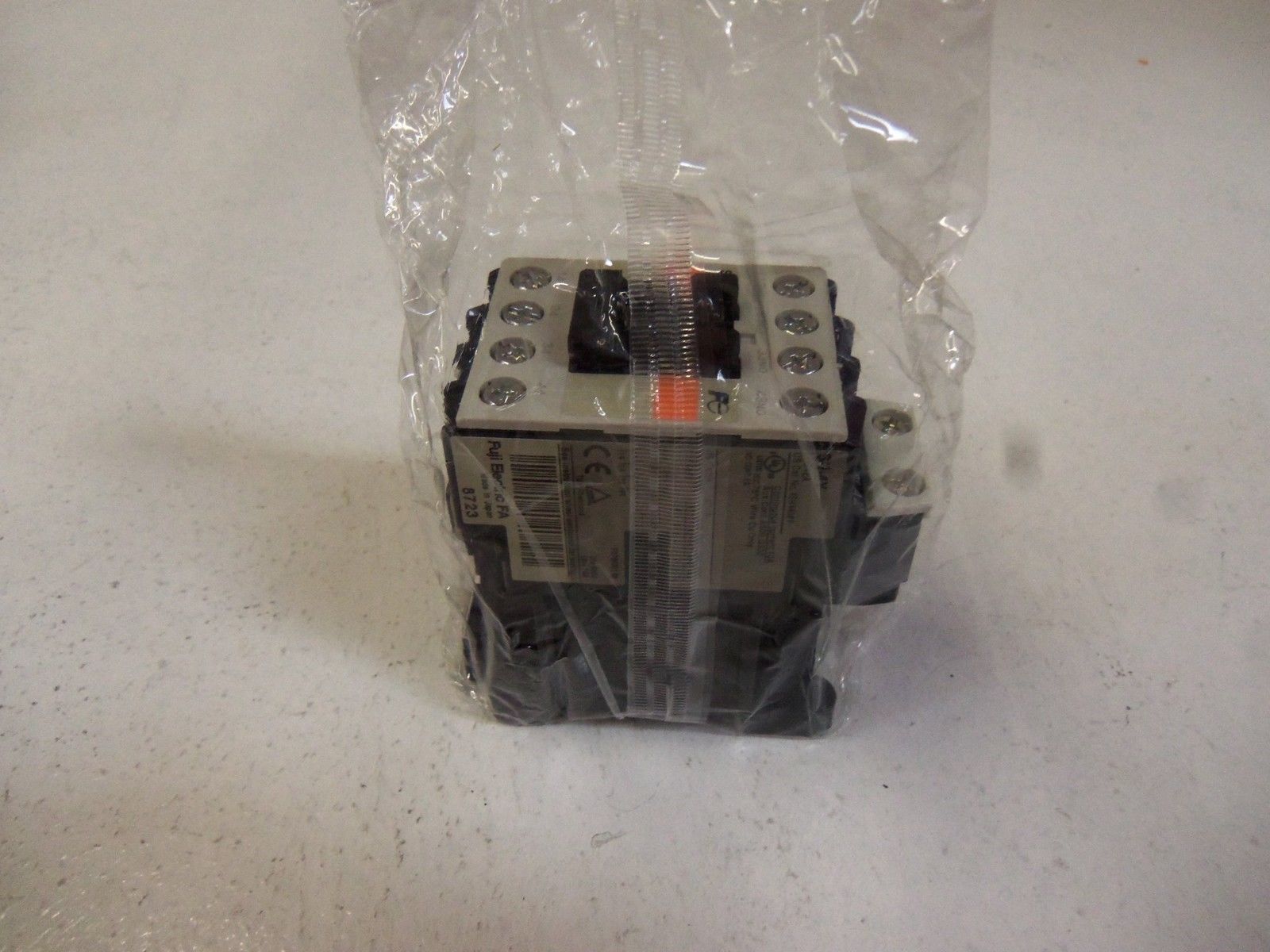 FUJI ELECTRIC AUXILIARY RELAY SH-4Y *NEW IN BAG*