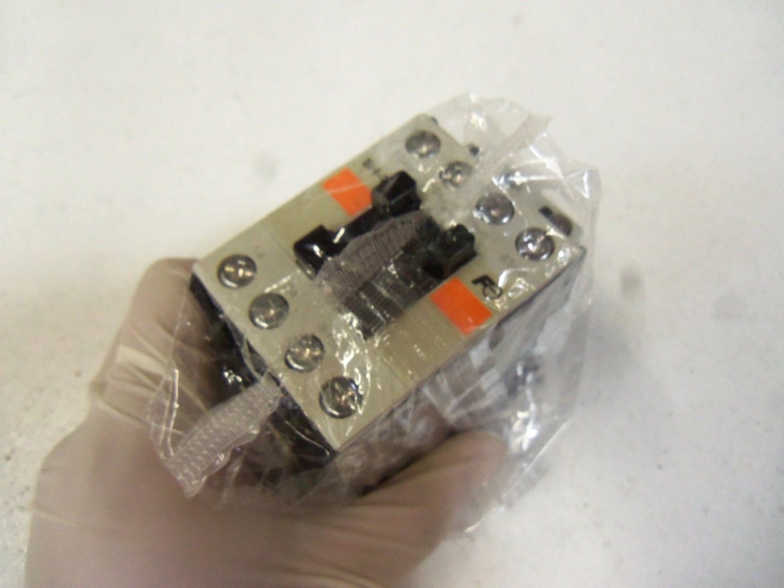 FUJI ELECTRIC AUXILIARY RELAY SH-4Y *NEW IN BAG*