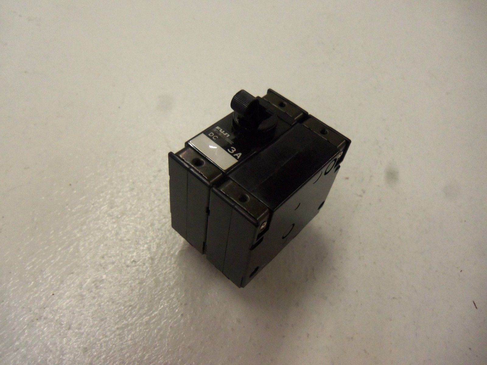 FUJI ELECTRIC CIRCUIT PROTECTOR CP32EM / 3DC *NEW NO BOX*