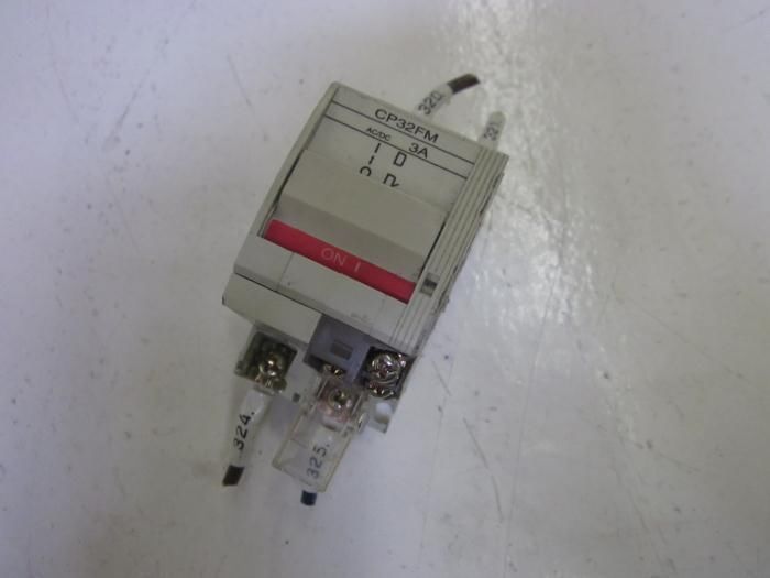 FUJI ELECTRIC CP32FM/3W 3A CIRCUIT BREAKER *USED*