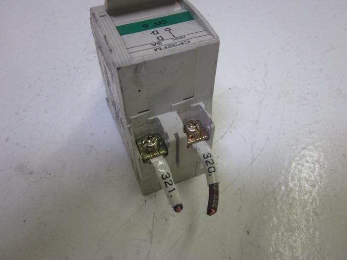 FUJI ELECTRIC CP32FM/3W 3A CIRCUIT BREAKER *USED*