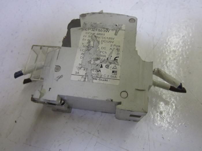 FUJI ELECTRIC CP32FM/3W 3A CIRCUIT BREAKER *USED*