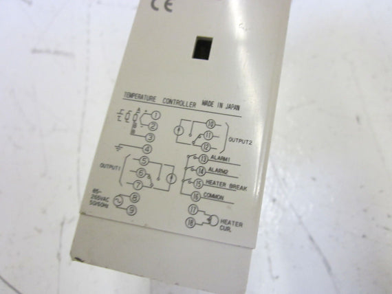 FUJI ELECTRIC PYZ5TAY2-1Y TEMPERATURE CONTROL *USED*