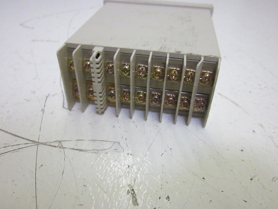 FUJI ELECTRIC PYZ5TAY2-1Y TEMPERATURE CONTROL *USED*