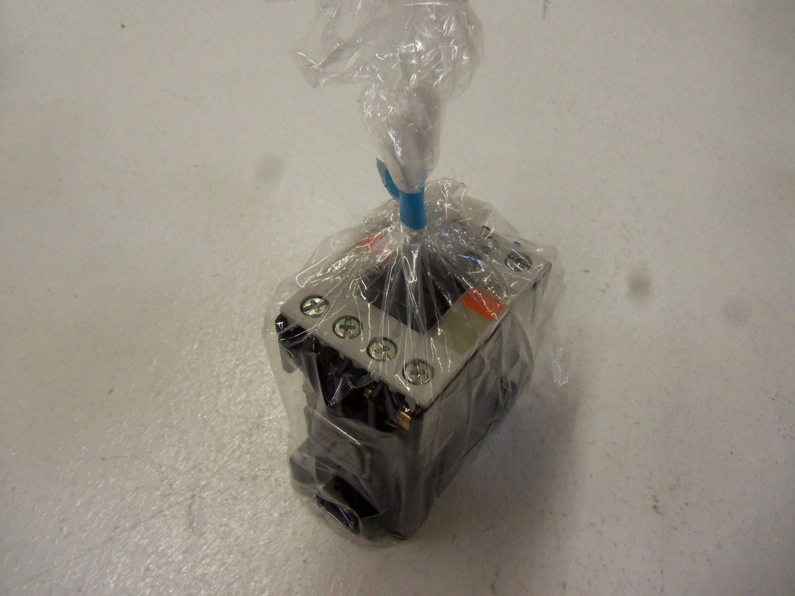 FUJI ELECTRIC SH-4Y AUXILIARY RELAY *NEW IN BOX*