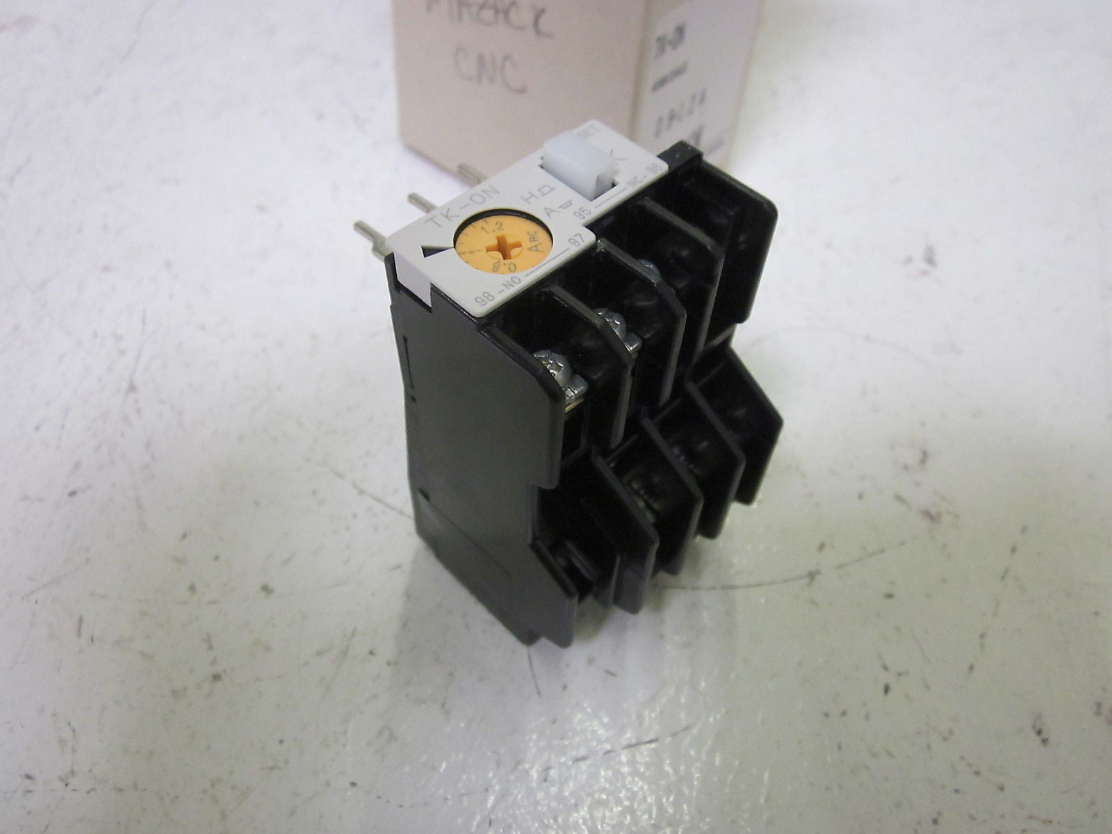 FUJI ELECTRIC 4NK0AG TK-0N THERMAL OVERLOAD RELAY 0.8-1.2A  *NEW IN BOX*
