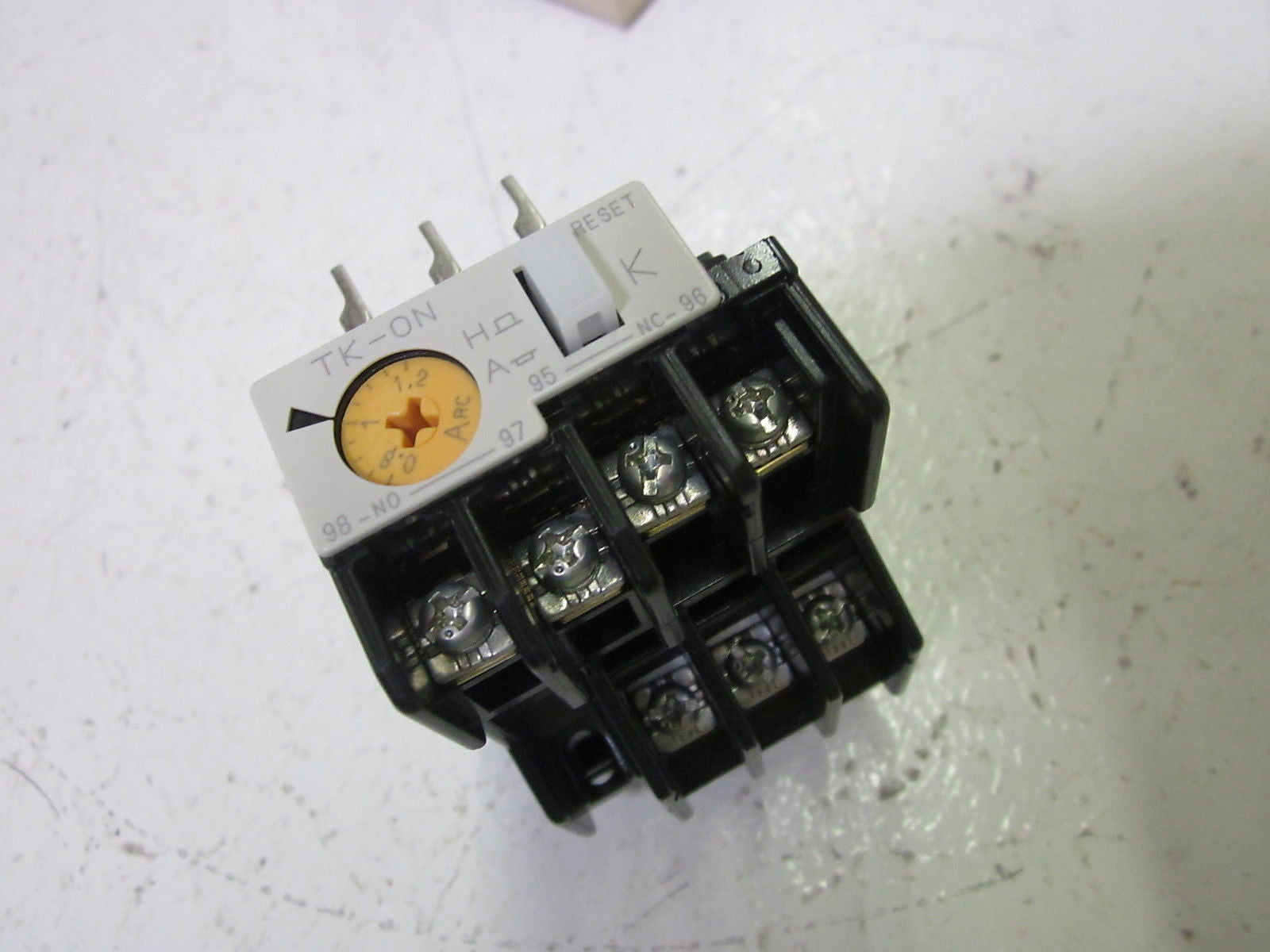 FUJI ELECTRIC 4NK0AG TK-0N THERMAL OVERLOAD RELAY 0.8-1.2A  *NEW IN BOX*