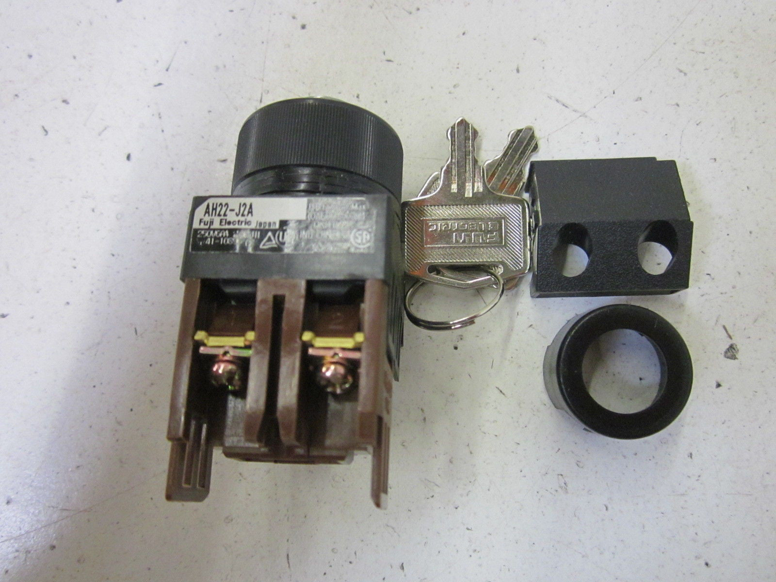 FUJI ELECTRIC AH22-J2A *NEW IN BOX*