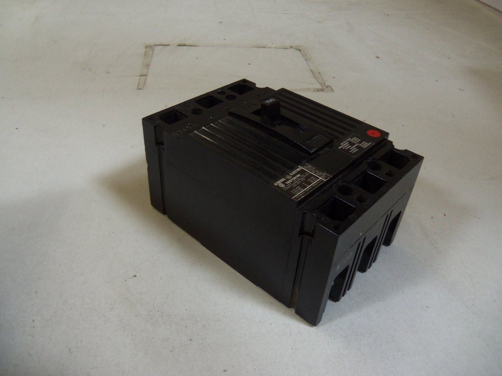 GENERAL ELECTRIC TED136100WL CIRCUIT BREAKER 100A *NEW IN BOX*