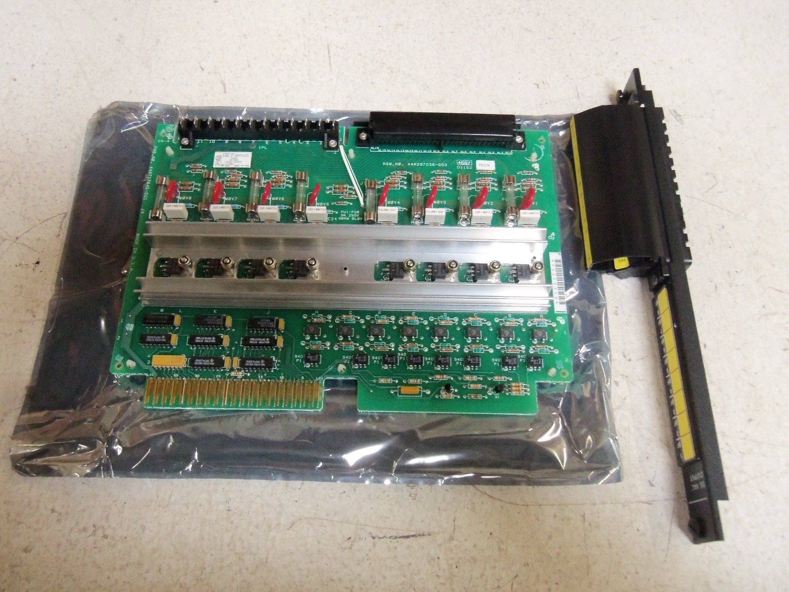GE FANUC IC600BF904K OUTPUT MODULE *NEW IN BOX*