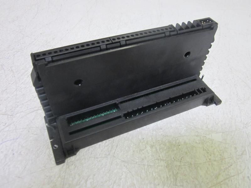 GE FANUC IC660TBA103MCA1 TERM. ASSEM. 115VAC T/C  *USED*