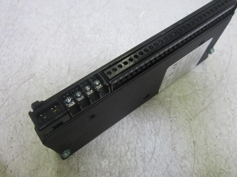 GE FANUC IC660TBA103MCA1 TERM. ASSEM. 115VAC T/C  *USED*