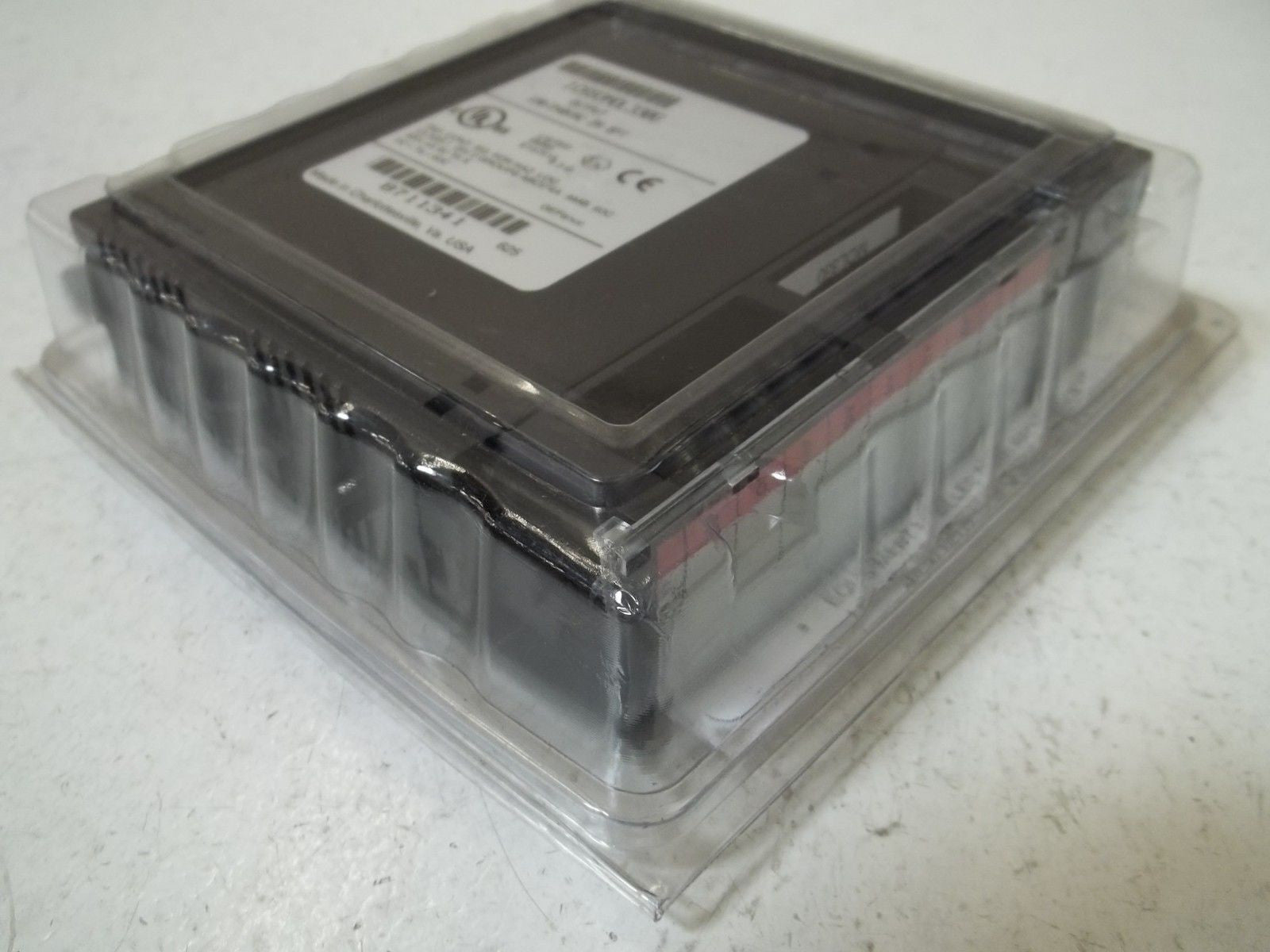 GE FANUC IC693MDL330G OUTPUT MODULE *FACTORY SEALED*