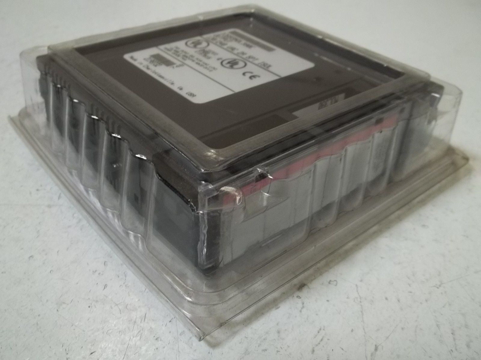 GE FANUC IC693MDL390E OUTPUT 120/240 VAC 2A 5PT ISOL *NEW IN BOX*