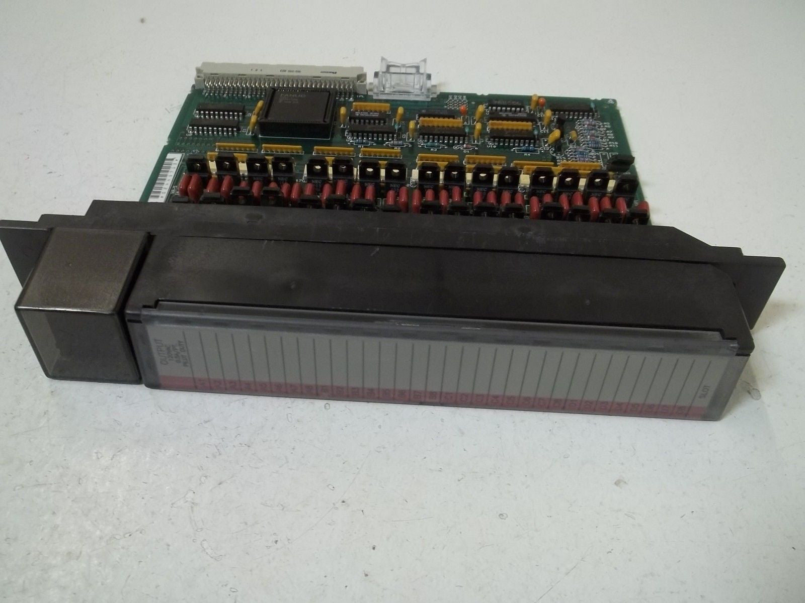 GE FANUC IC697MDL350C OUTPUT MODULE 120VAC .5A 32PT *NEW IN BOX*