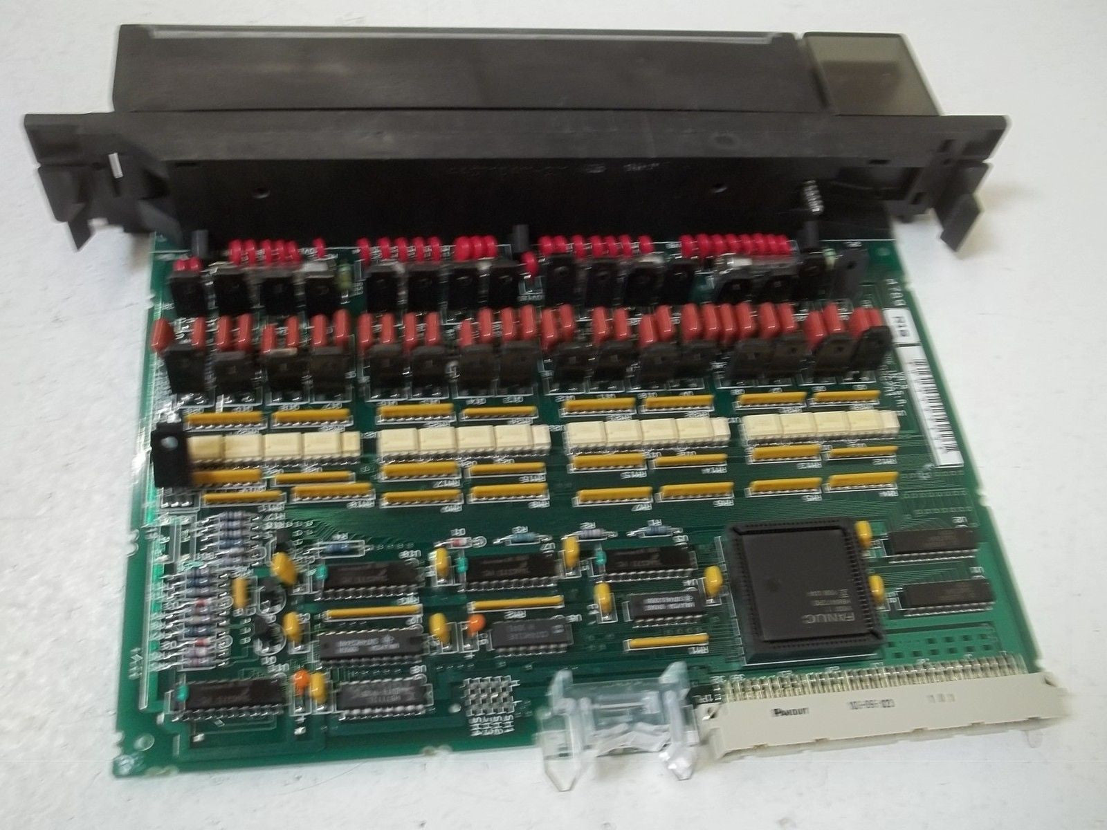 GE FANUC IC697MDL350C OUTPUT MODULE 120VAC .5A 32PT *NEW IN BOX*