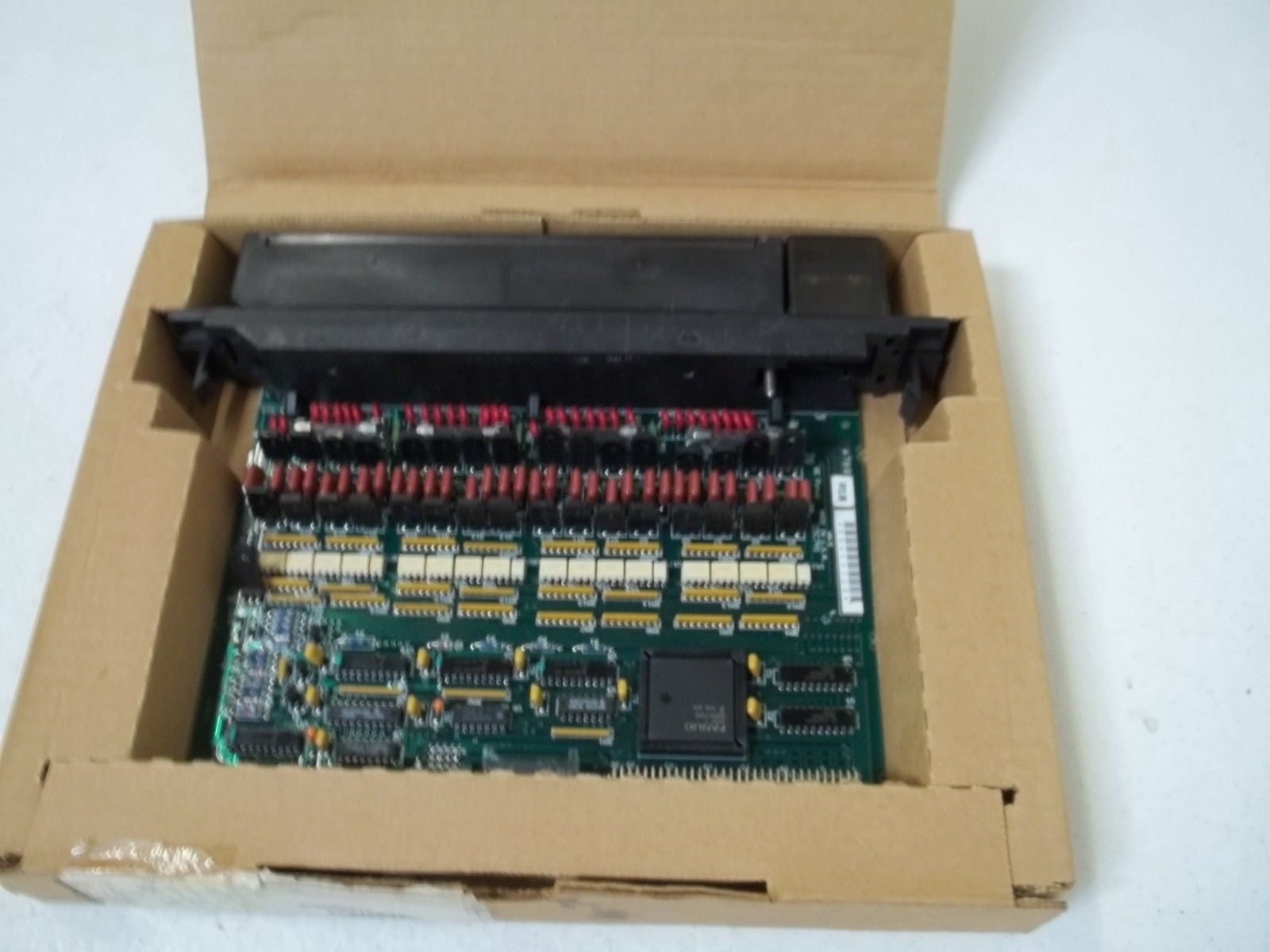 GE FANUC IC697MDL350C OUTPUT MODULE 120VAC .5A 32PT *NEW IN BOX*
