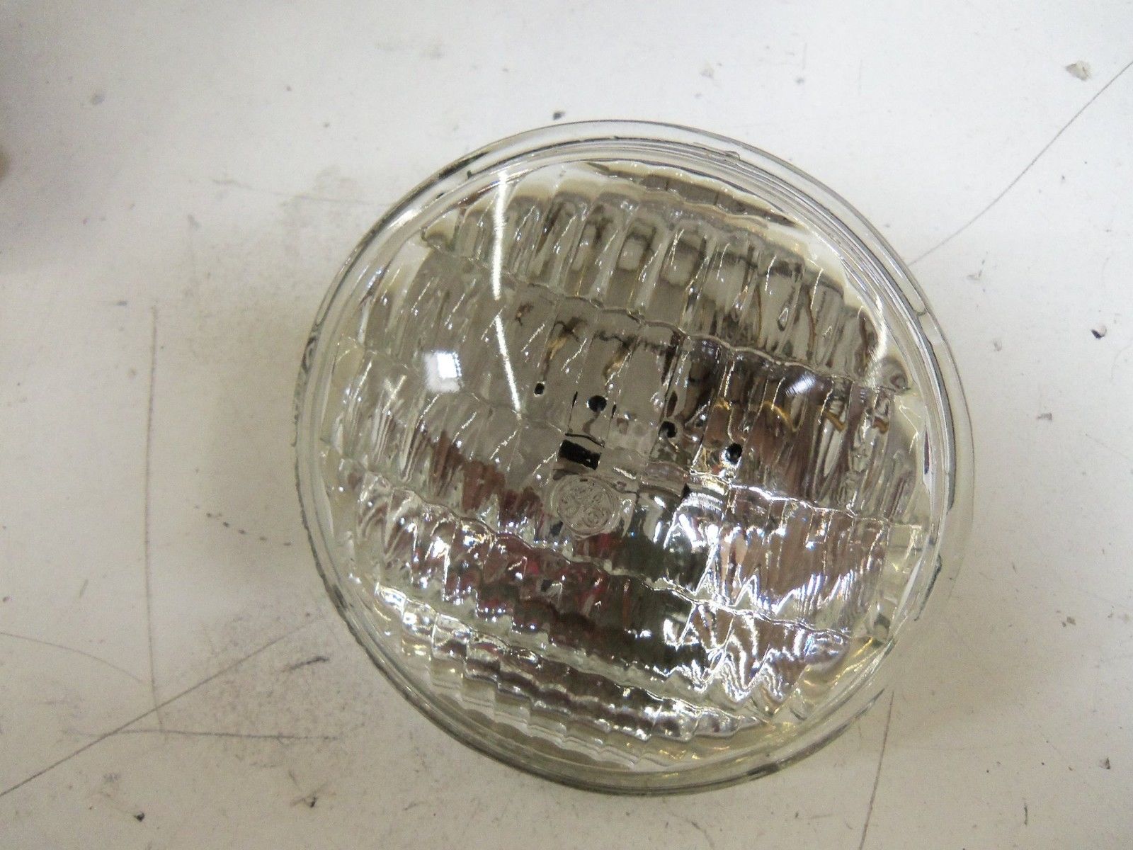 GENERAL ELECTRIC 4589 SEALED BEAM *NEW NO BOX*