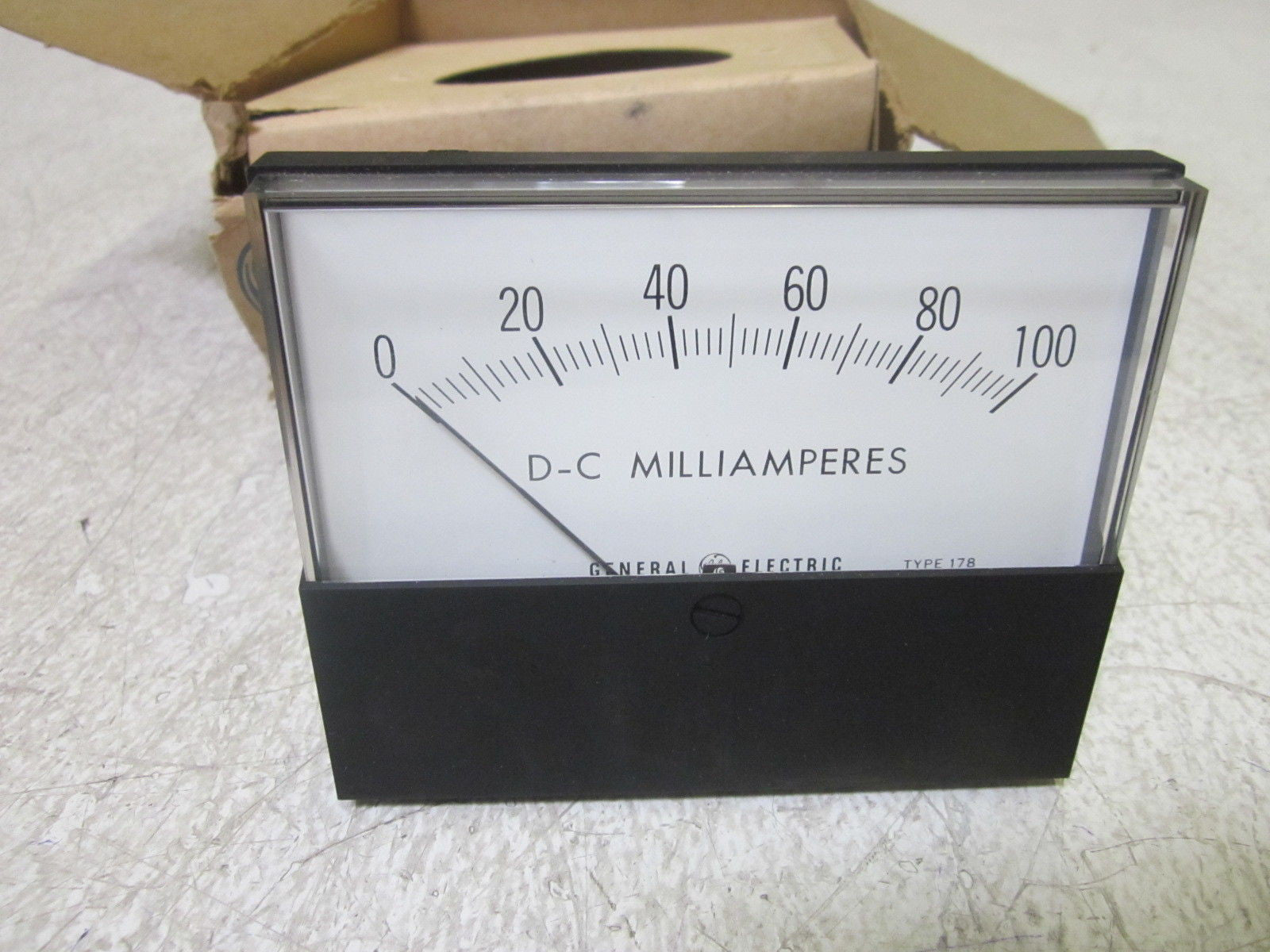 GENERAL ELECTRIC 50-178111JRJR1 0-100 D-C MILLIAMPERES PANEL METER*NEW IN BOX*
